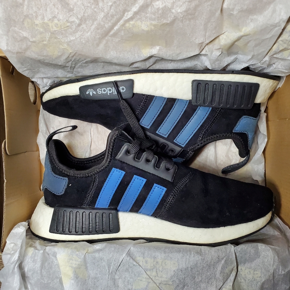 Black Adidas NMD R1